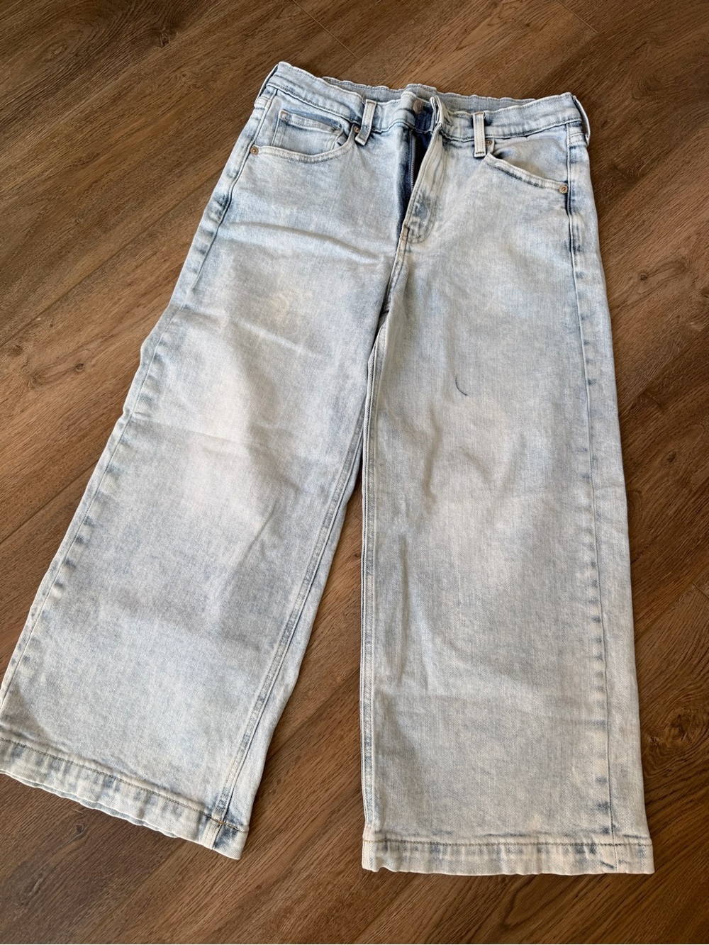Light Wash Wide Leg Women’s Jeans (size 29p)